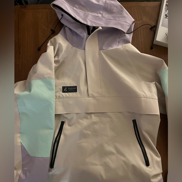 COPY - Woman’s full ski/snowboard jacket. Size medium, fits oversize. Very warm. - Picture 5 of 12